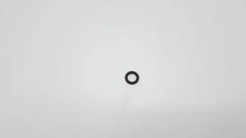 O-Ring in Schwarz auf einem weißen Hintergrund, geeignet für Anwendungen, die Dichtungen erfordern, möglicherweise in Verbindung mit Produkten der Marke Remeha.